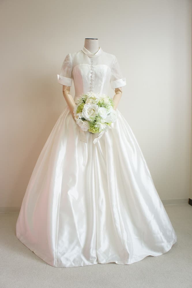 ウェディングブーケレンタル専門店【幸せバトン】店舗がございますので実際に手に取ってご覧いただけます。大阪・兵庫・関西・武庫川女子大からも近くアクセスしやすい。結婚式を節約したい方、ブーケなしとお考えの方節約ポイントお教えいたします。ウェディングを安く。前撮りや挙式を低価格で抑えても豪華に演出できるブライダルにするお手伝い。購入金額の半分以下。１級フラワー装飾技能士。