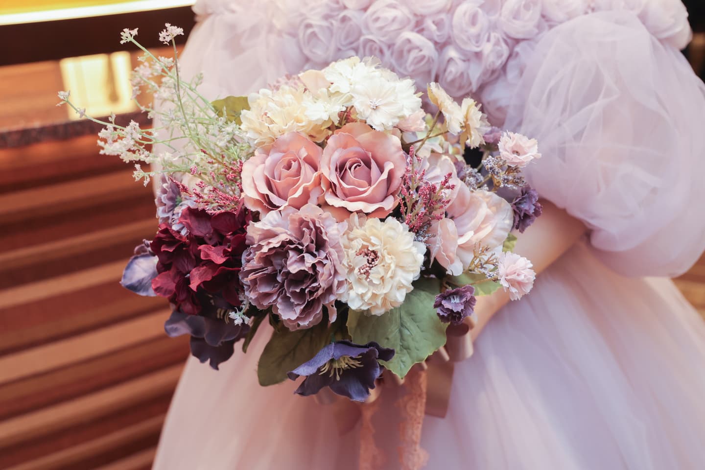 ウェディングブーケレンタル専門店【幸せバトン】店舗がございますので実際に手に取ってご覧いただけます。大阪・兵庫・関西・武庫川女子大からも近くアクセスしやすい。結婚式を節約したい方、ブーケなしとお考えの方節約ポイントお教えいたします。ウェディングを安く。前撮りや挙式を低価格で抑えても豪華に演出できるブライダルにするお手伝い。購入金額の半分以下。１級フラワー装飾技能士。